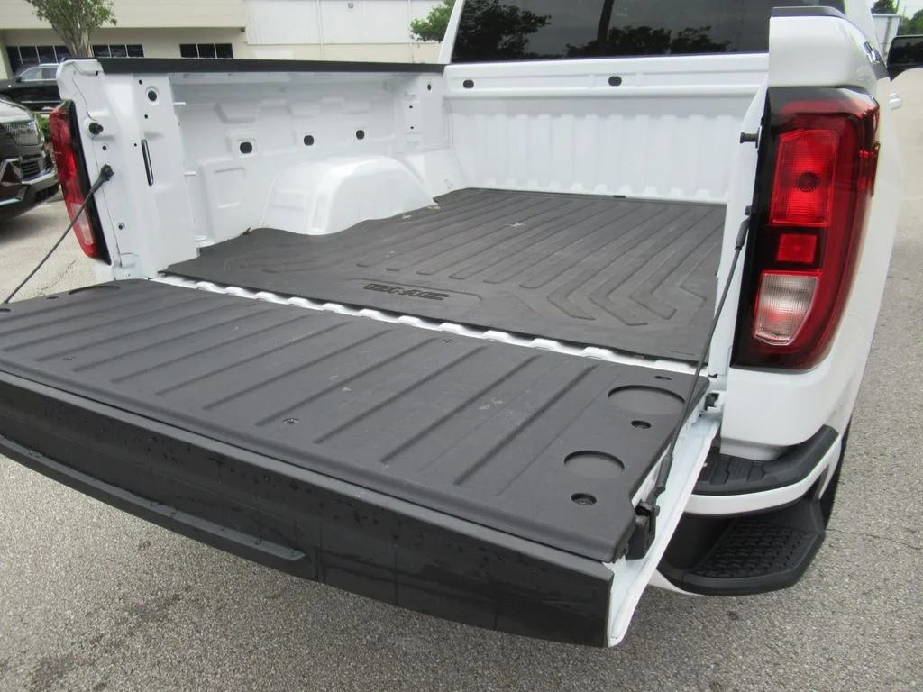 Used 2024 White GMC Elevation image 28