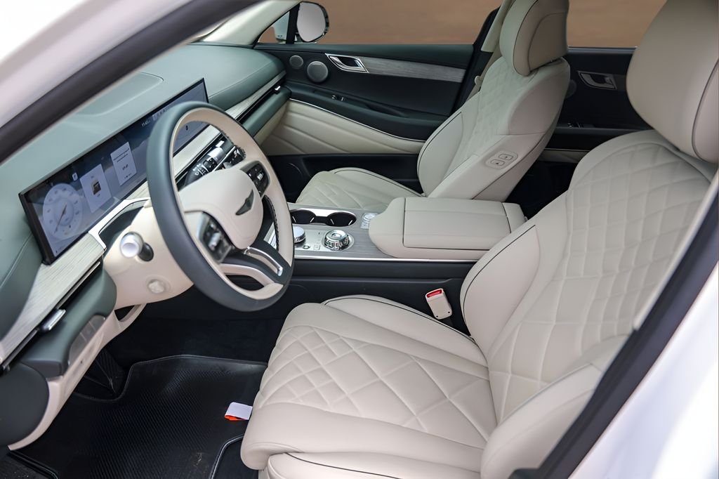 Used 2025 White Genesis 3.5T Prestige image 9