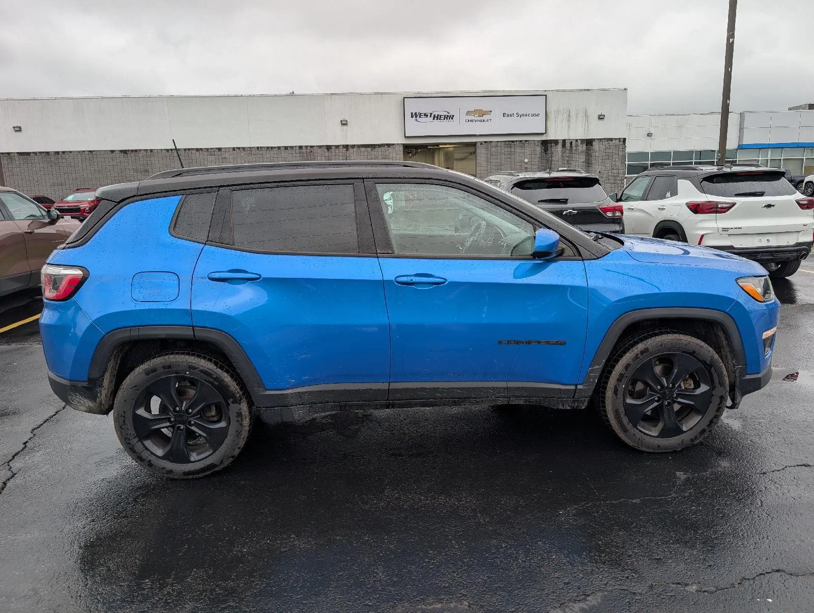 Used 2018 Laser Blue Pearlcoat Jeep Altitude image 9
