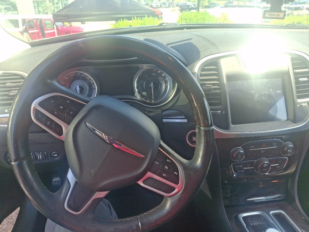 Used 2018 Granite Crystal Metallic Clearcoat Chrysler Limited image 5