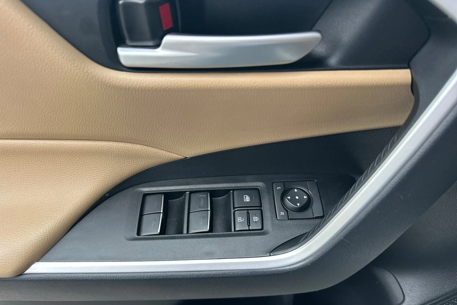 Certified Used 2025 White Toyota XLE image 19