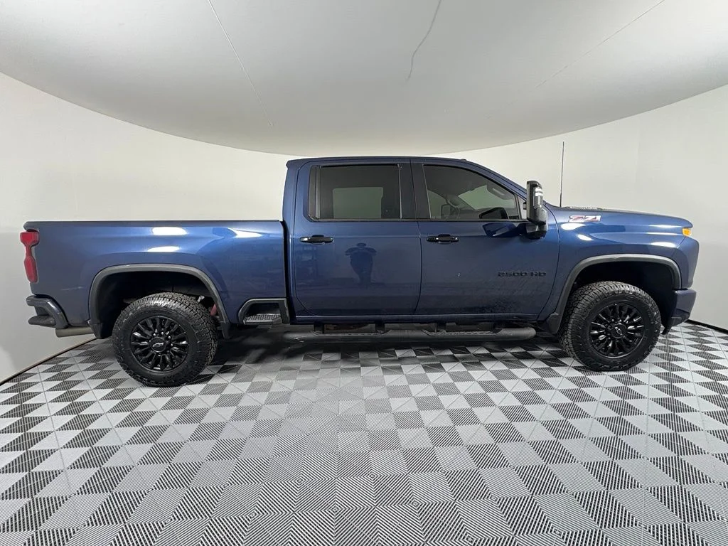 Used 2021 Northsky Blue Metallic Chevrolet LT image 8