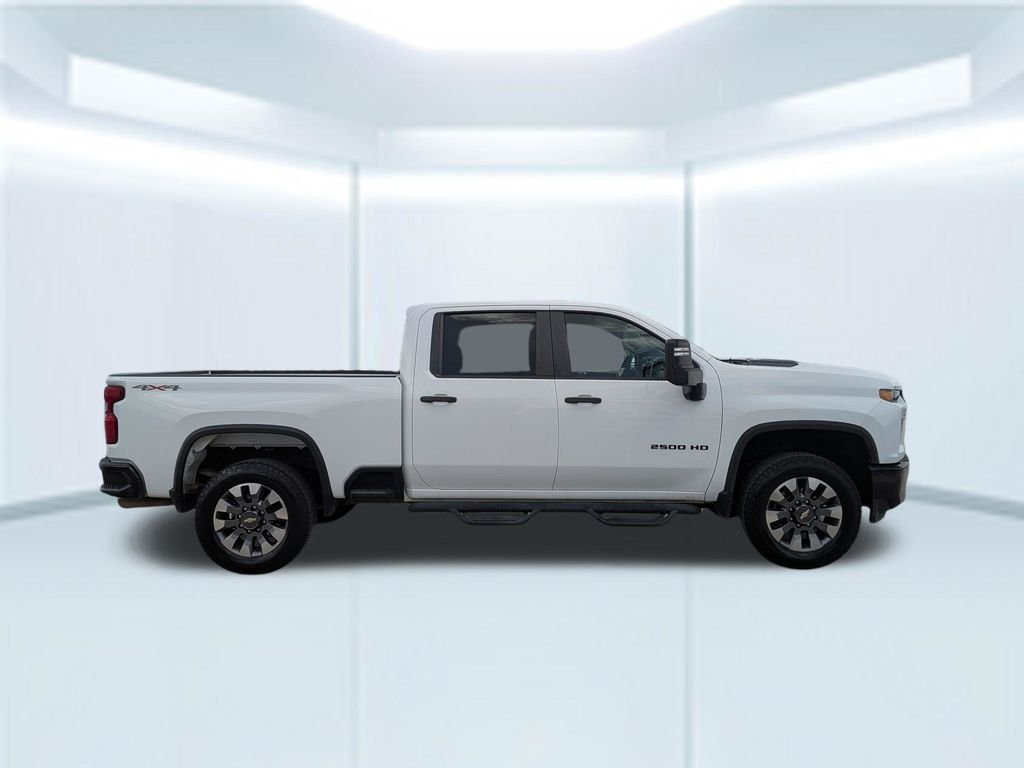 Used 2022 White Chevrolet Custom image 7