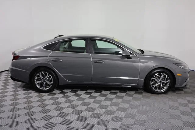 Used 2023 Gray Hyundai SEL image 9