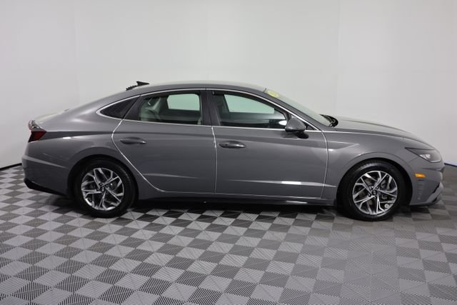 Used 2023 Gray Hyundai SEL image 9