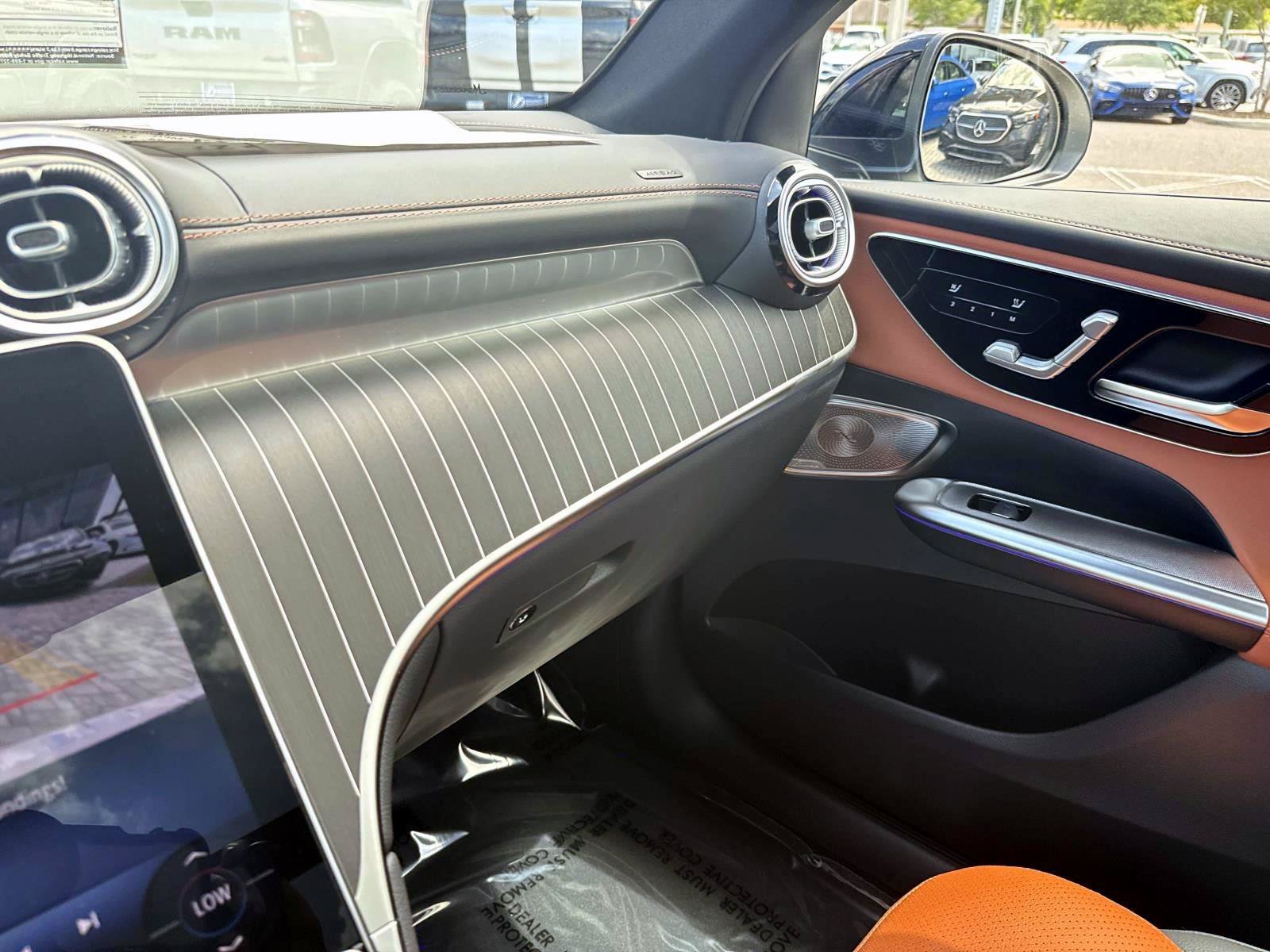 New 2026 Polar White Mercedes-Benz 300 SUV image 25