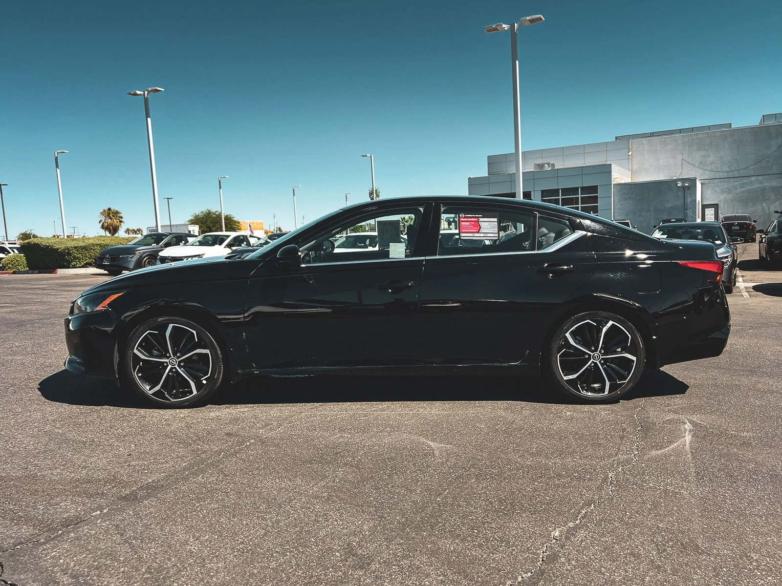 2025 Nissan Altima SR - Photo 4