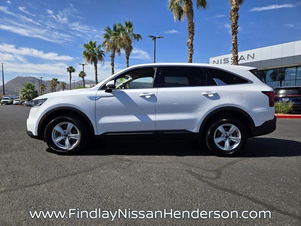 Used 2022 White Kia LX image 3