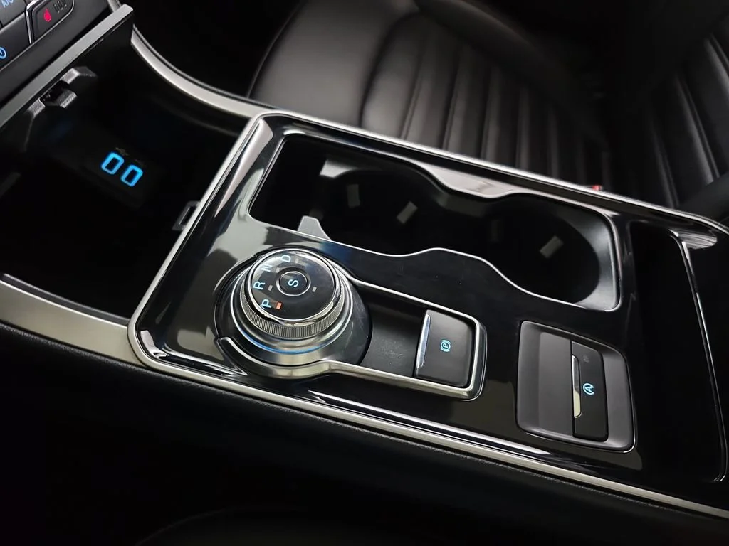 Used 2019 Gray Ford SEL image 27