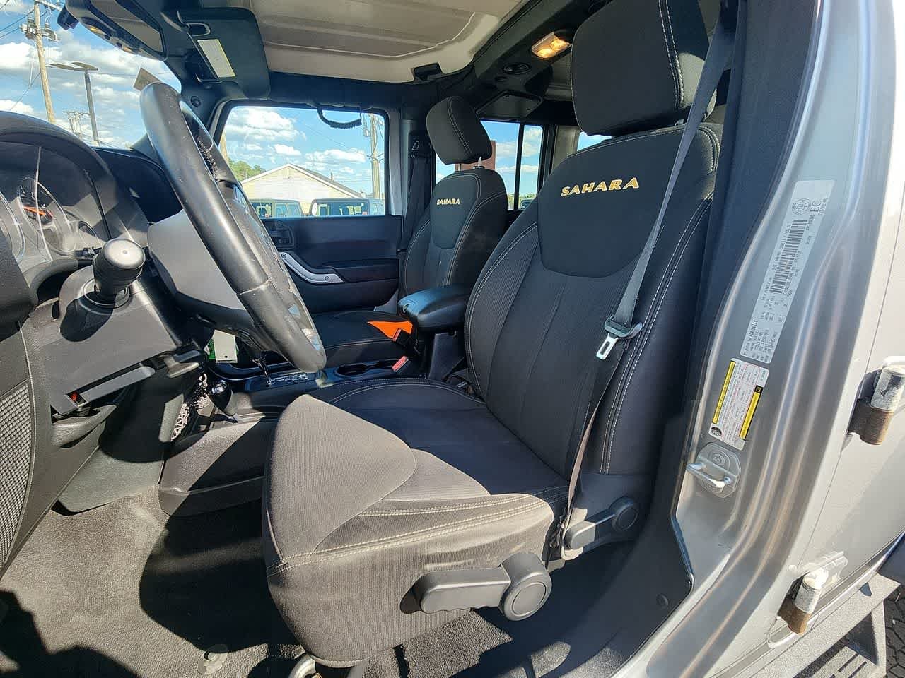 Used 2016 Silver Jeep Sahara image 12