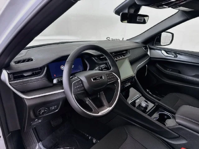 New 2027 White/off-white Jeep Laredo X image 9