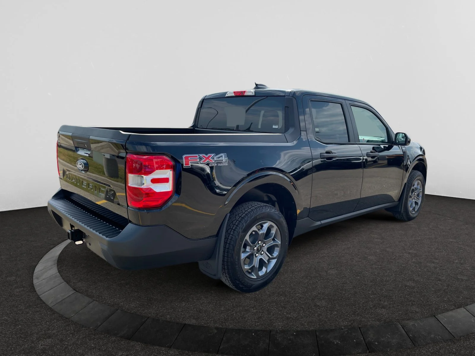 New 2026 Shadow Black Ford XLT image 5