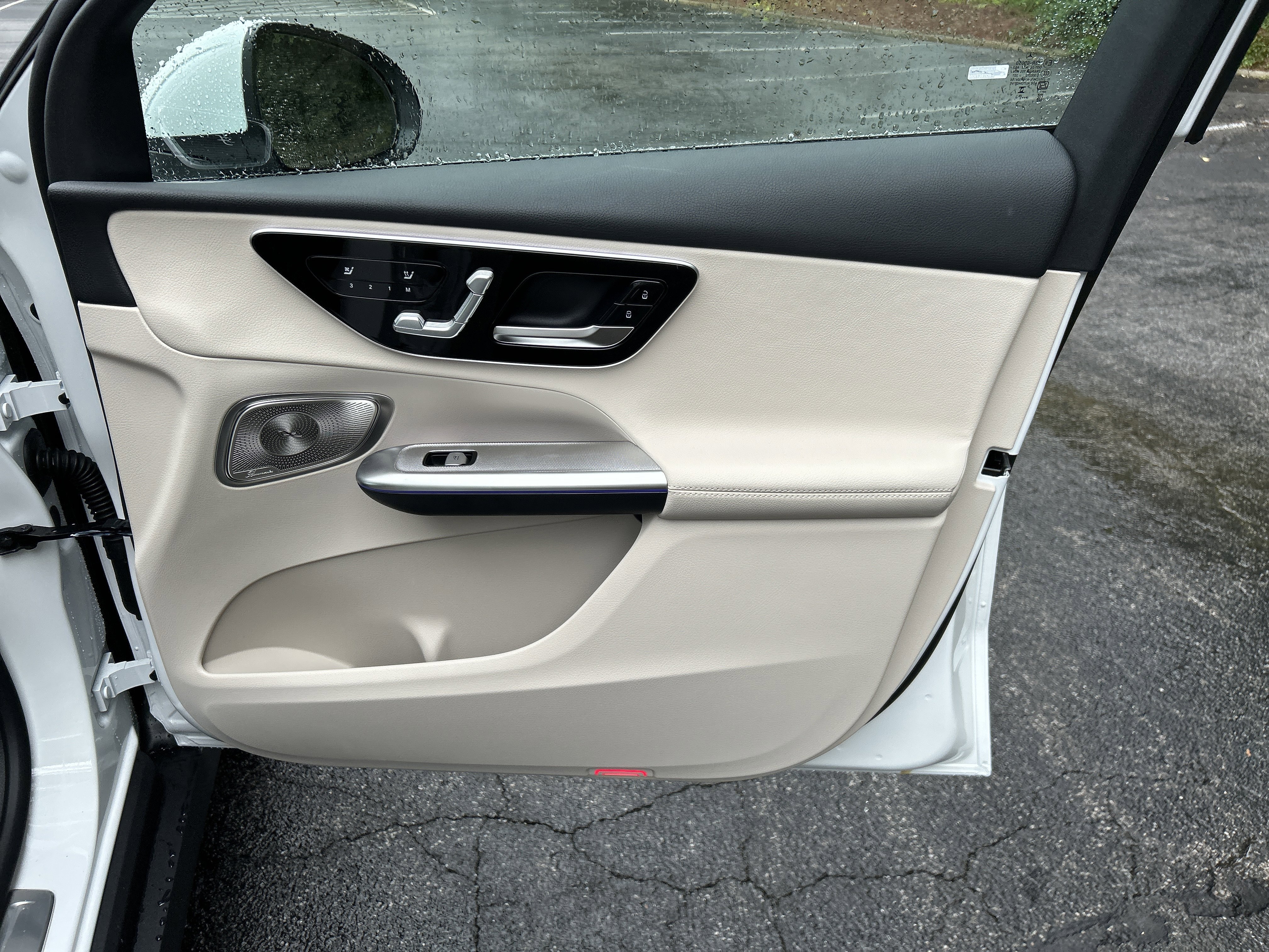 New 2026 MANUFAKTUR Moonlight White Metallic Mercedes-Benz GLC 300 SUV image 41