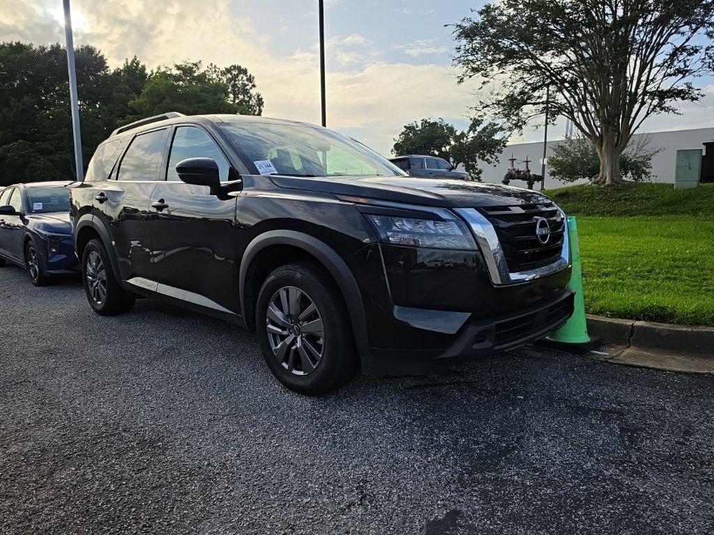 2025 Nissan Pathfinder SV 4WD's photo