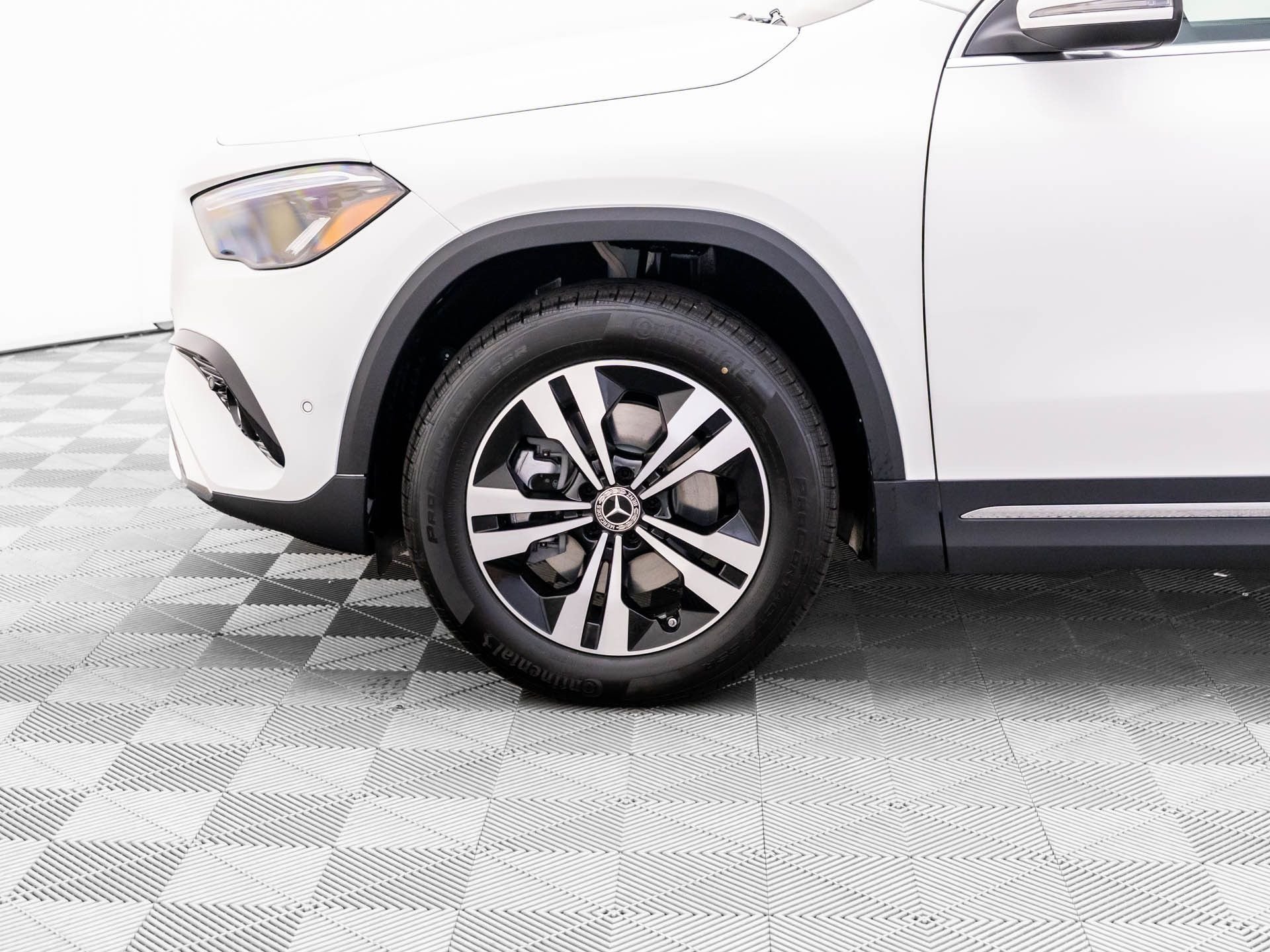 New 2026 Polar White Mercedes-Benz GLA 250 image 34