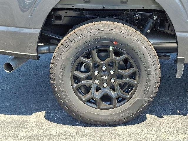 New 2026 Carbonized Gray Metallic Ford XLT image 25