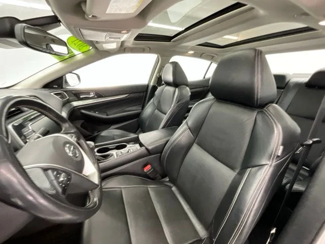 Used 2021 White Nissan 3.5 SL image 6