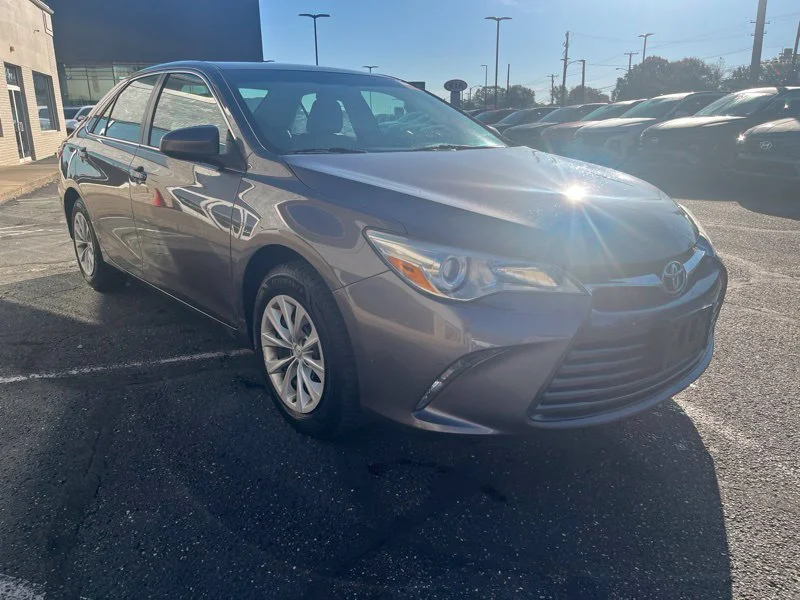 Used 2015 Gray Toyota LE image 3