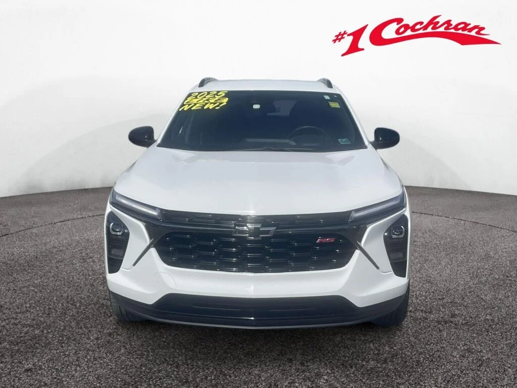 Certified Used 2025 Summit White Chevrolet 2RS image 12