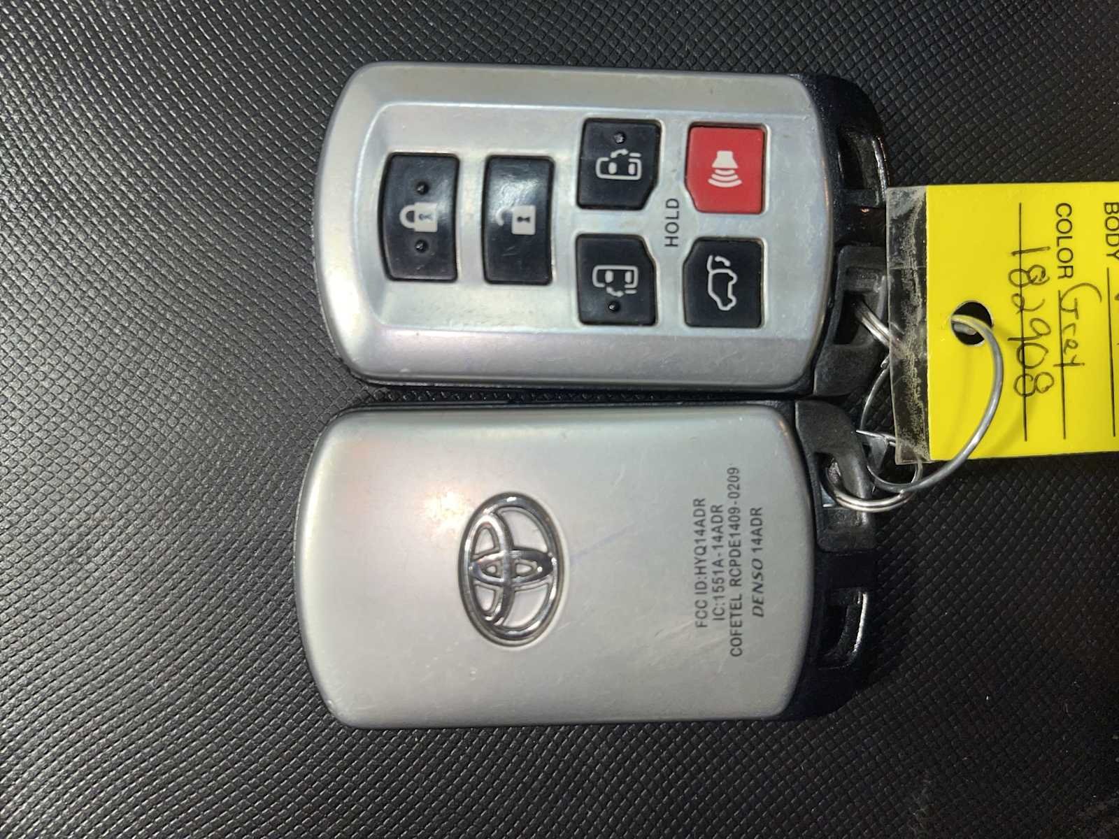 Used 2017 Silver Sky Metallic Toyota XLE image 20