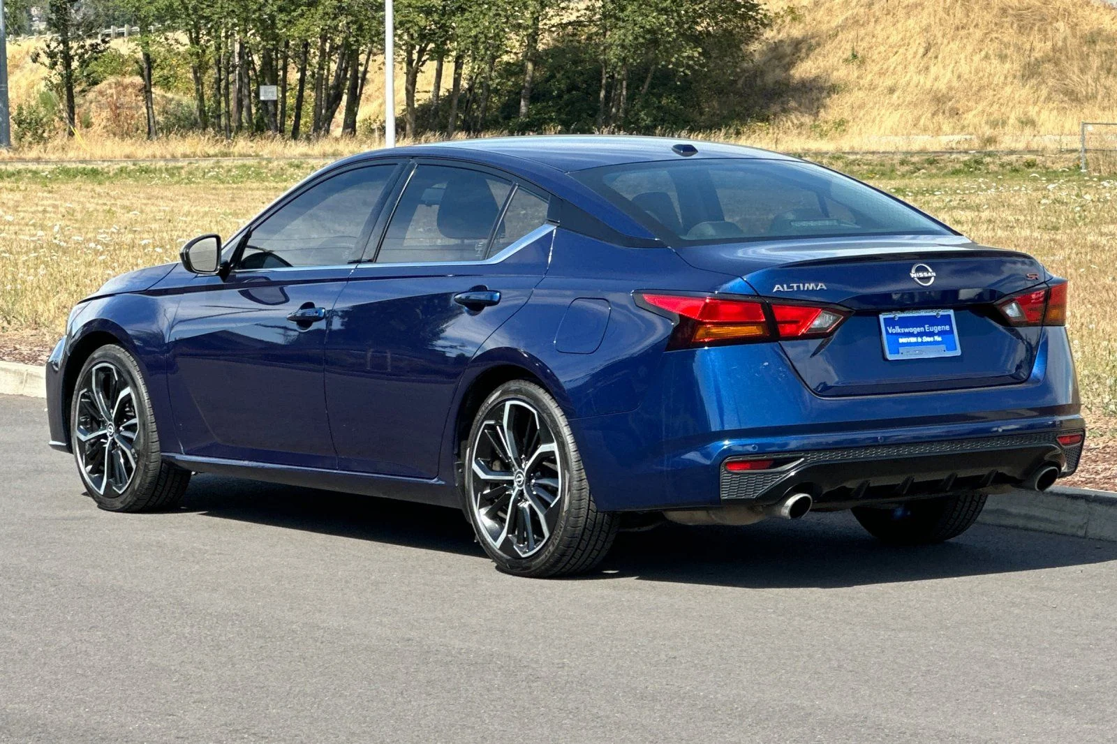 Used 2023 Blue Nissan 2.5 SR image 5