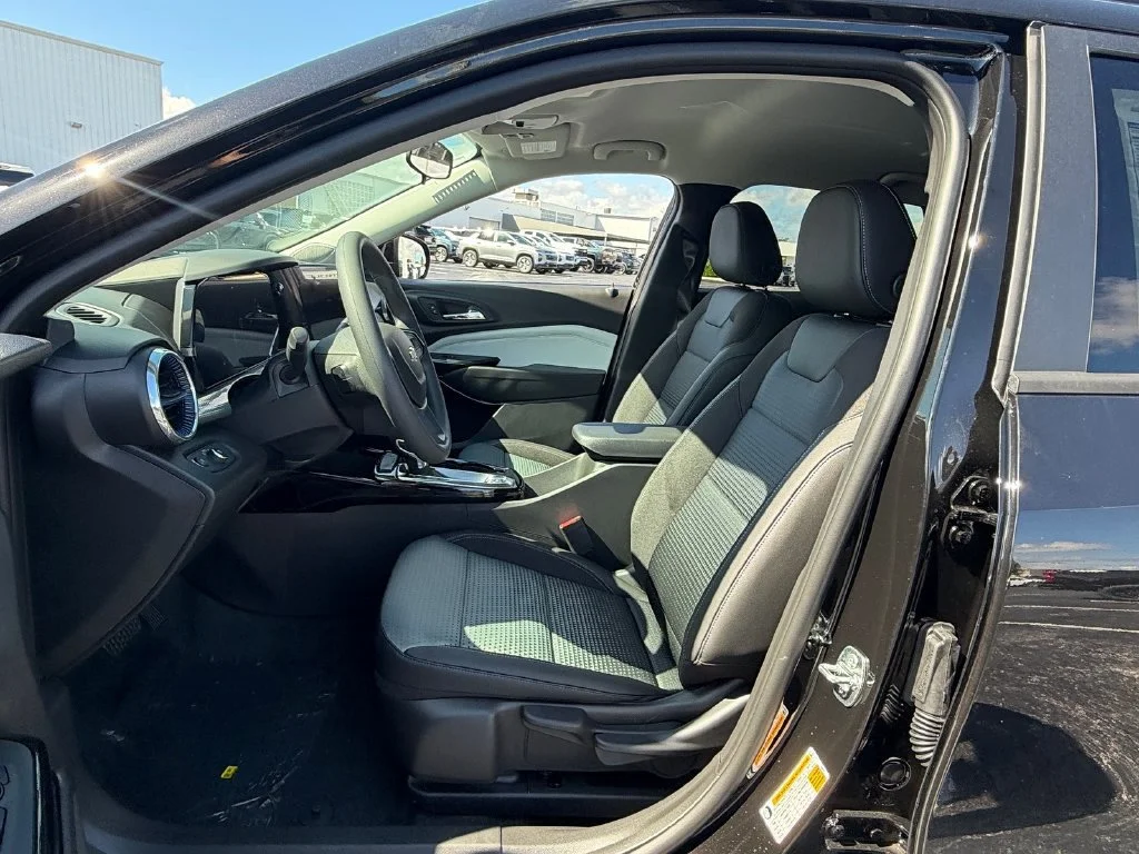 New 2026 Mosaic Black Metallic Chevrolet LT image 9