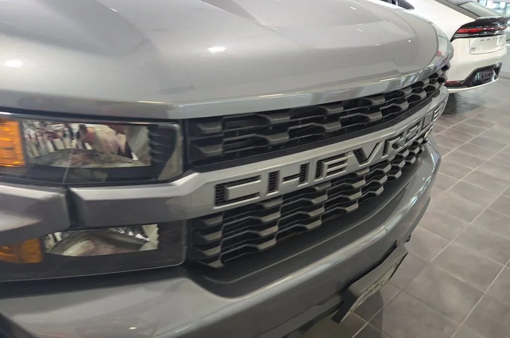 Used 2021 Gray Chevrolet Custom image 7