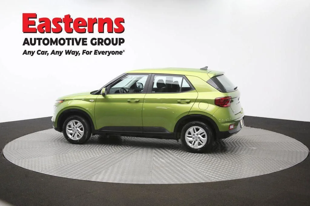 Used 2022 Green Hyundai SE image 63