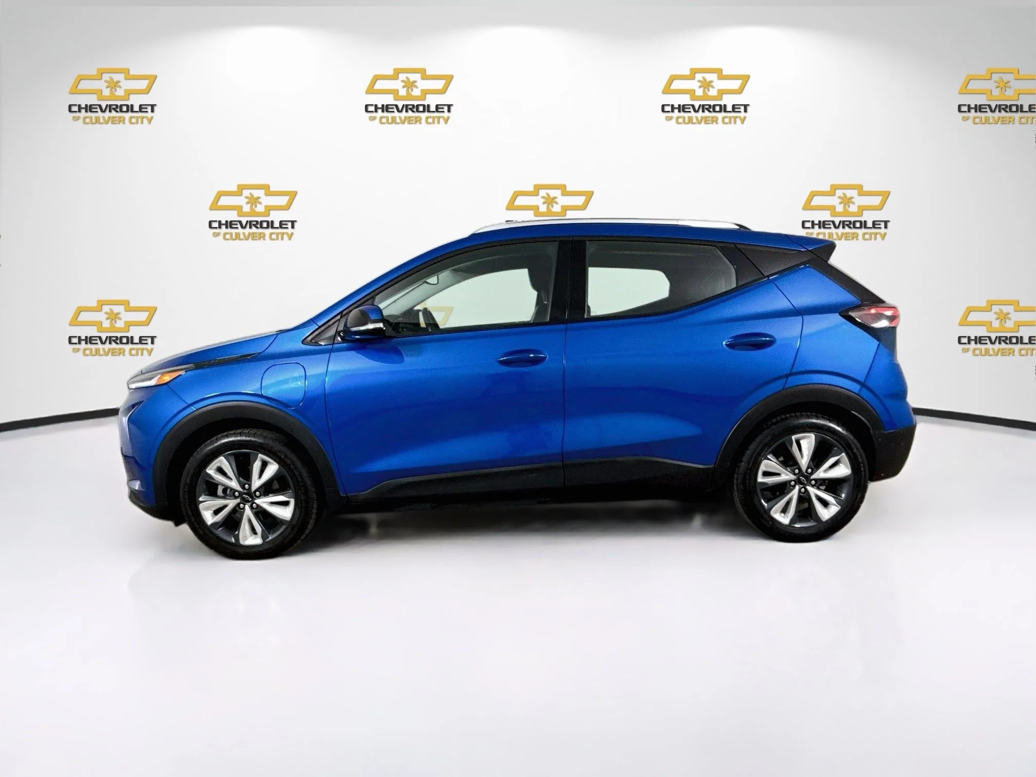 Used 2022 BRIGHT BLUE METALLIC Chevrolet LT image 5