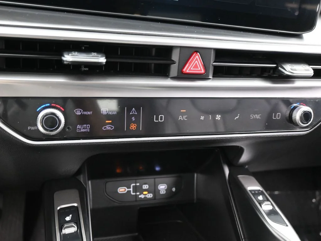 Used 2025 Glacial White Pearl Kia EX image 20