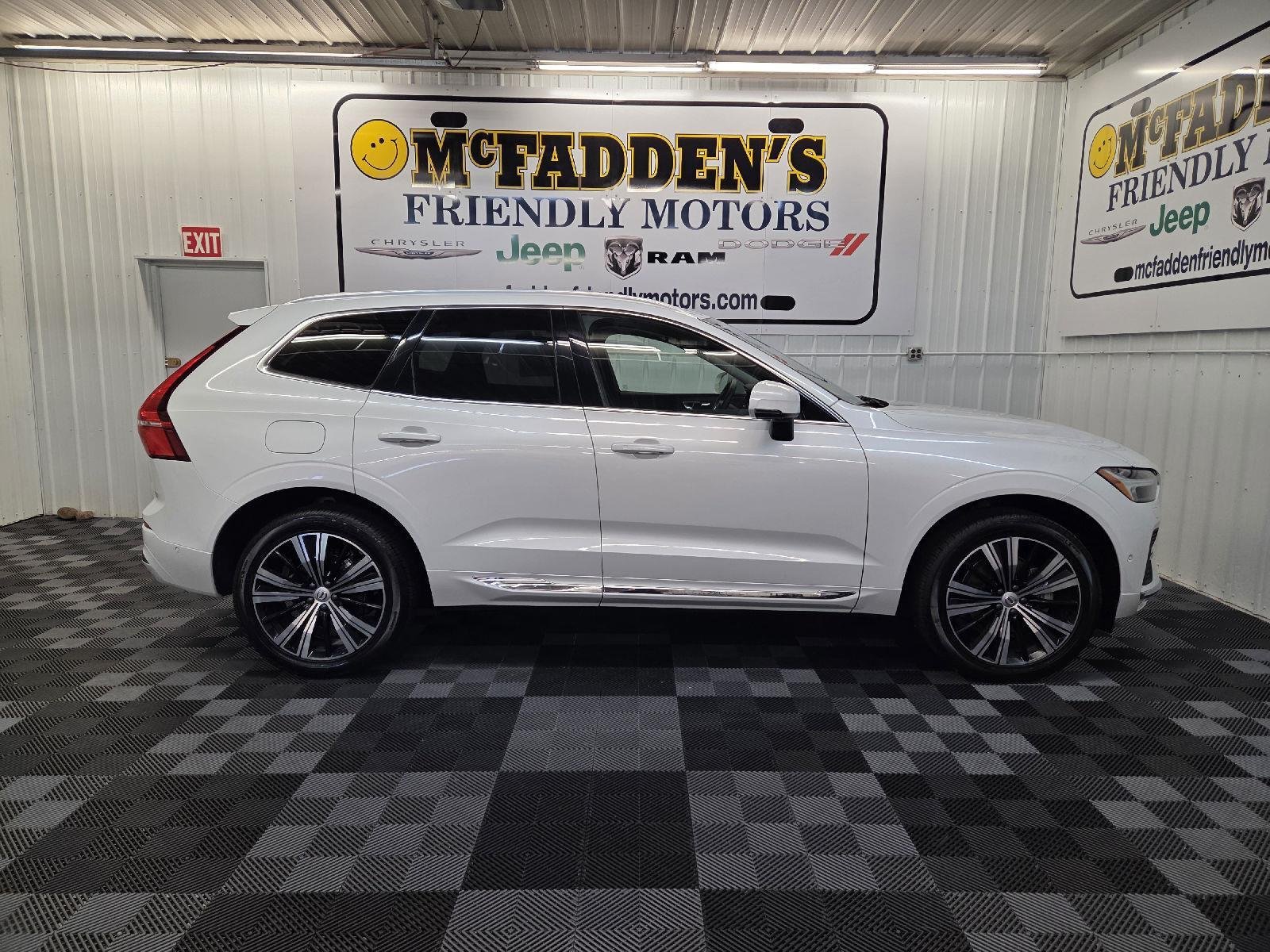 2023 Volvo XC60 B5 Ultimate Bright Theme AWD's photo