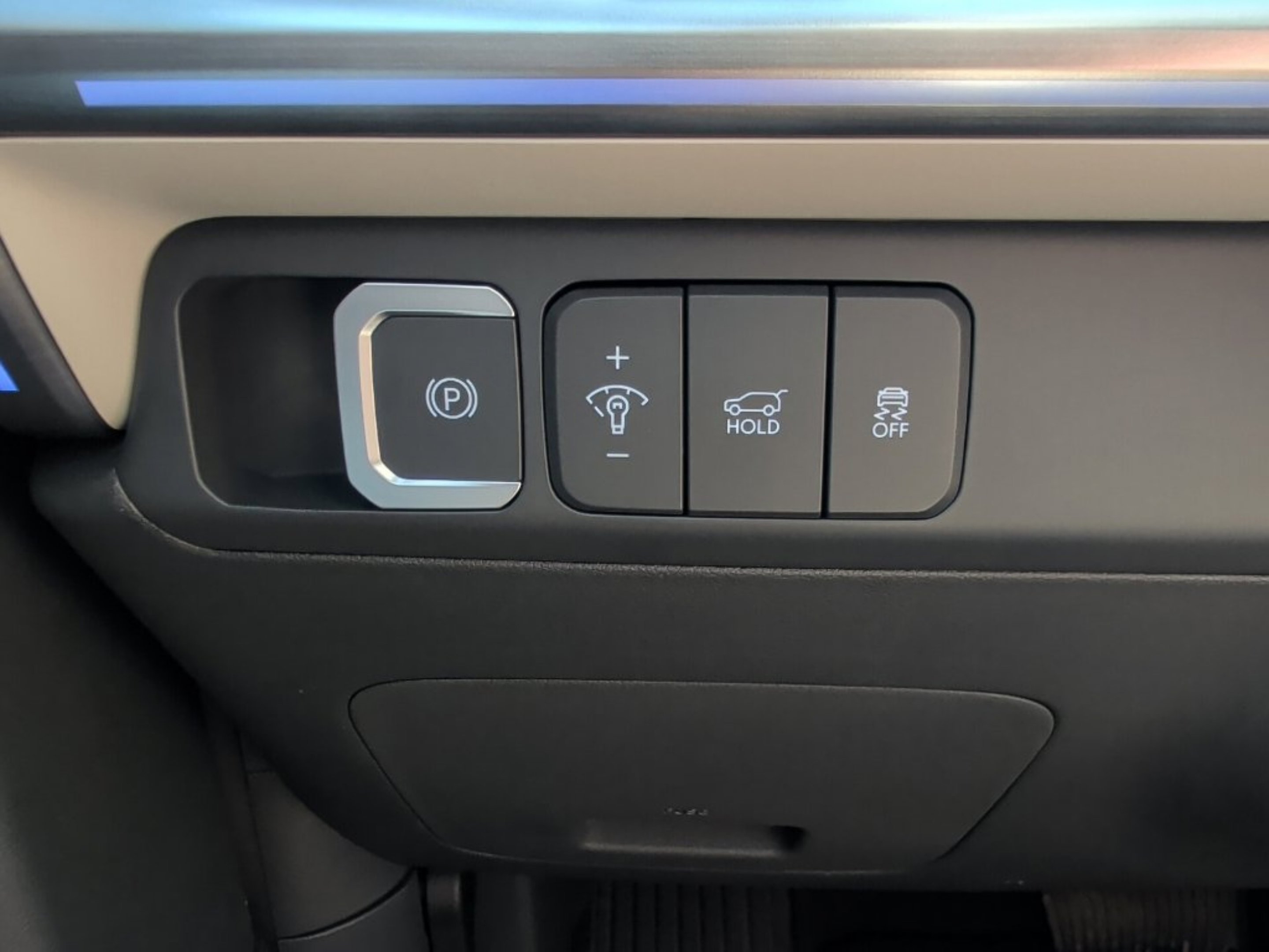 New 2027 Shimmering Silver Hyundai Limited 6P image 28
