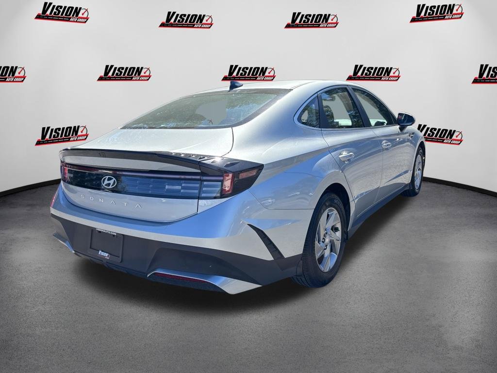 New 2026 Silver Hyundai SE image 5