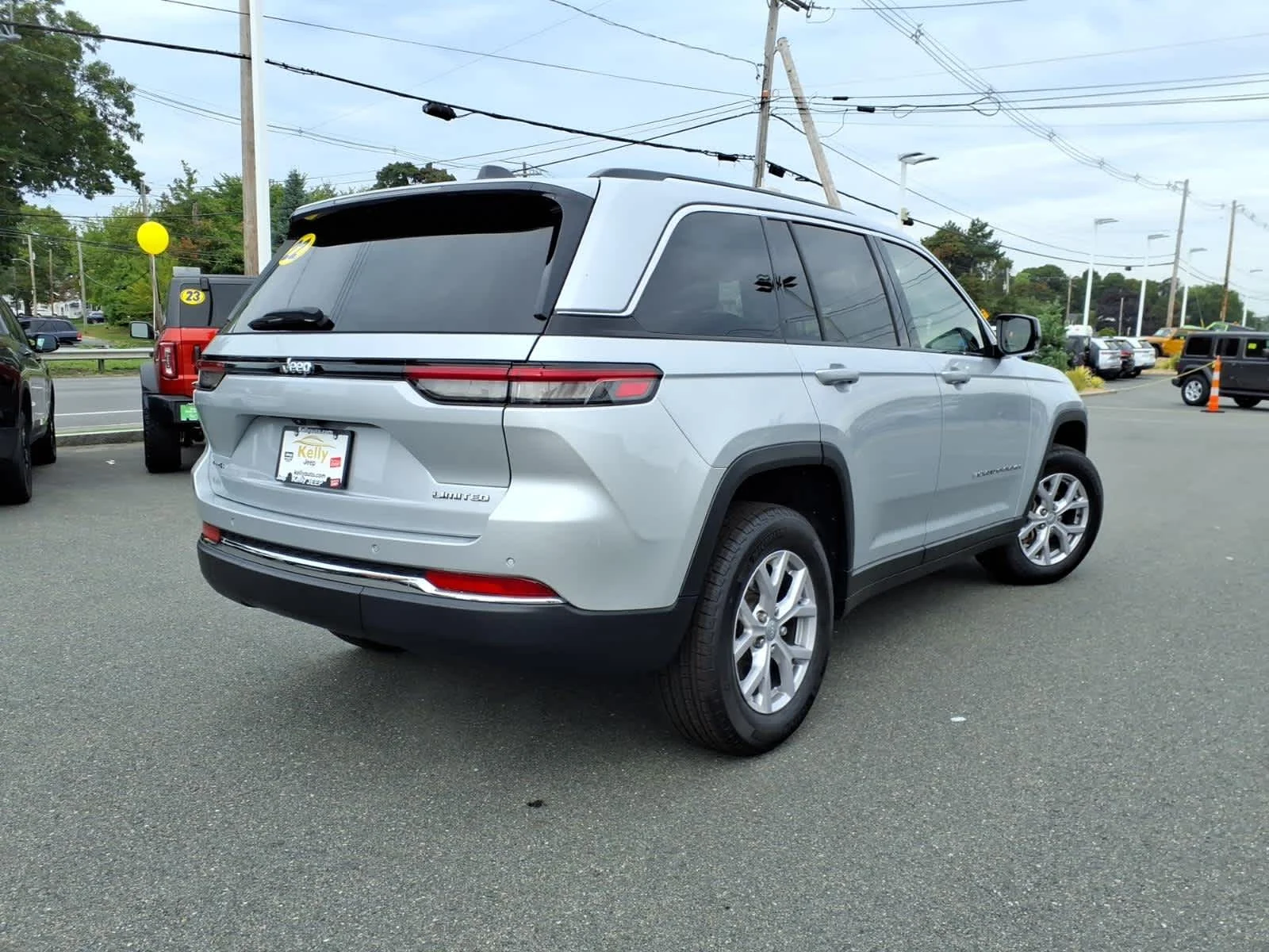 Used 2022 Silver Zynith Jeep Limited image 7