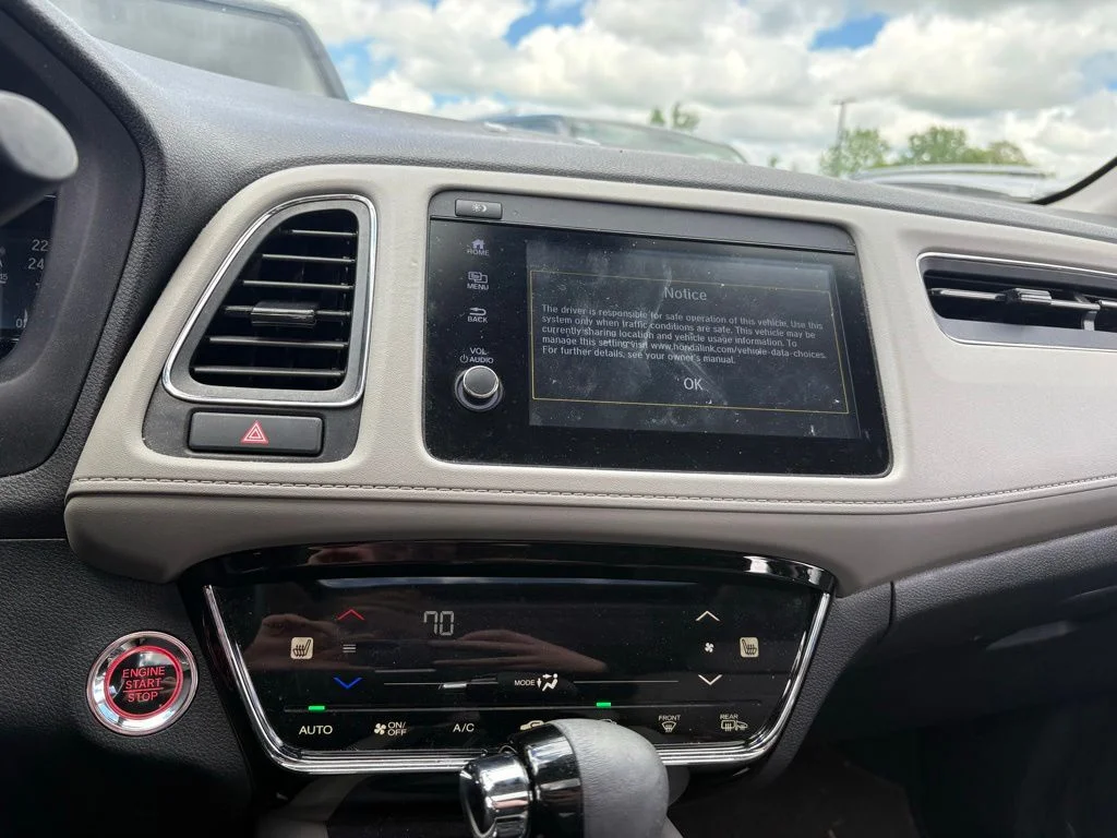 Used 2021 White Honda EX-L image 10