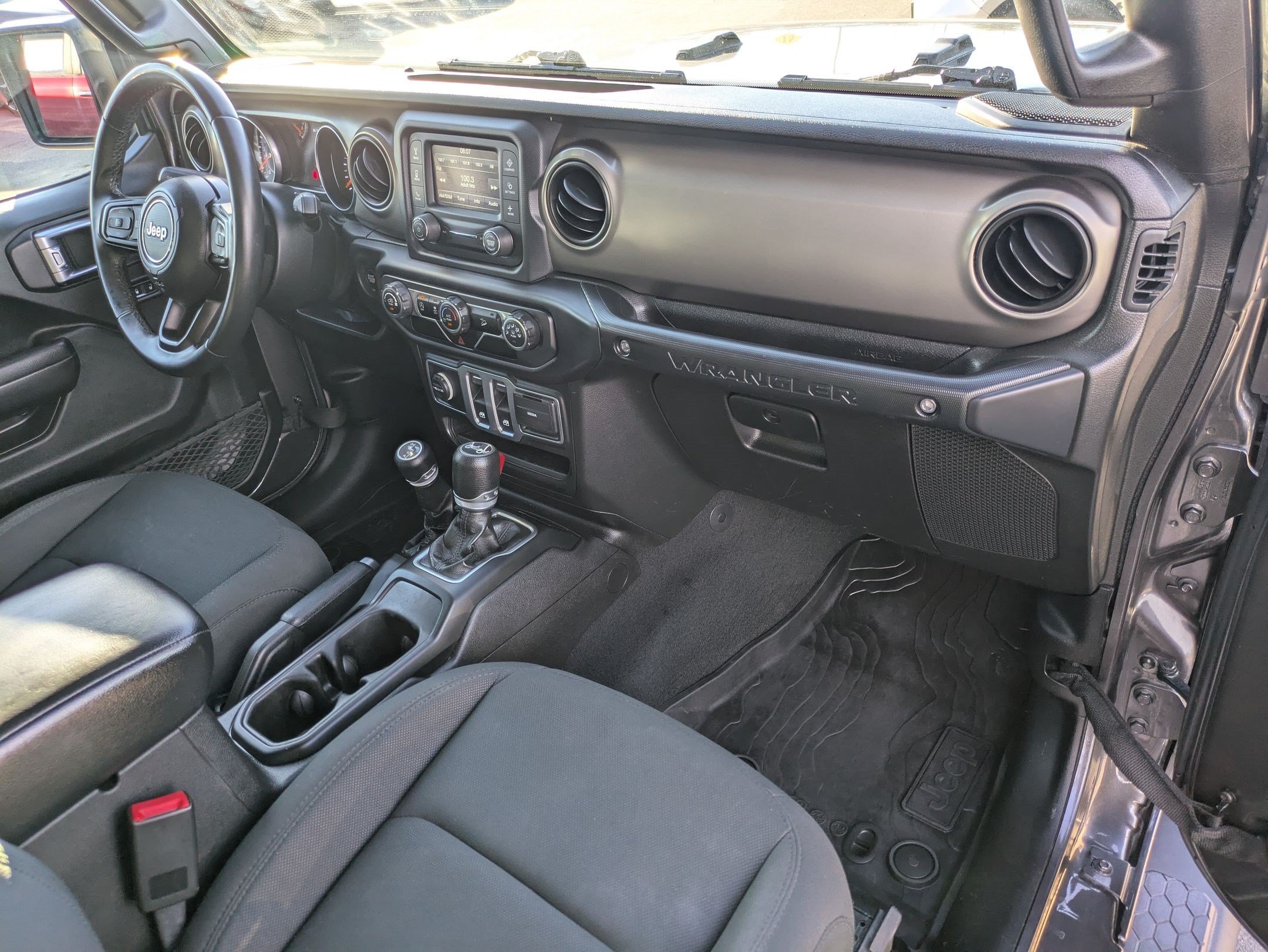 Used 2018 Granite Crystal Clearcoat Metallic Jeep Sport S image 29