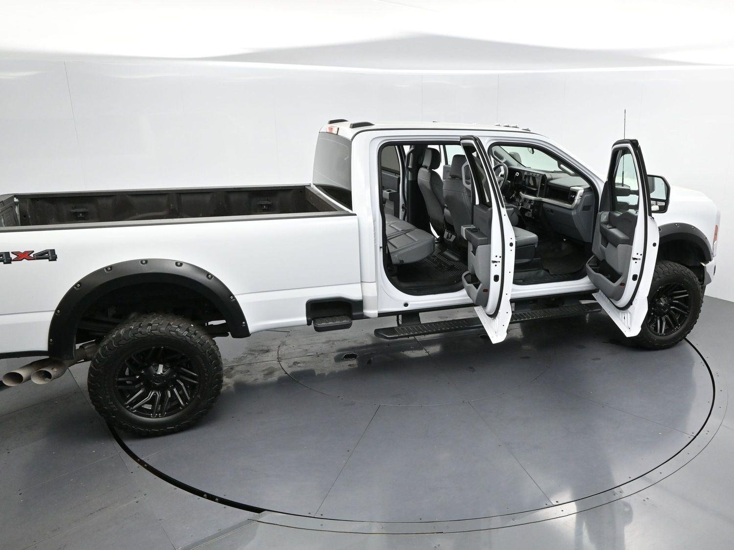 Used 2023 Oxford White Ford XL image 37