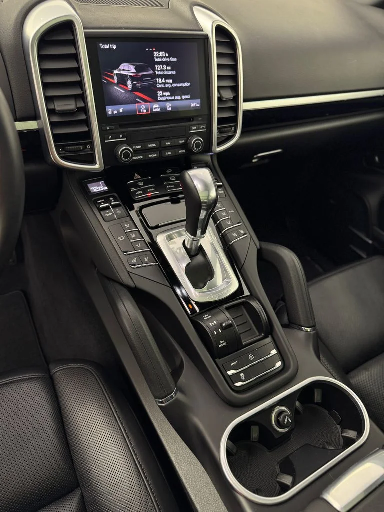 Used 2018 Moonlight Blue Metallic Porsche Base image 17
