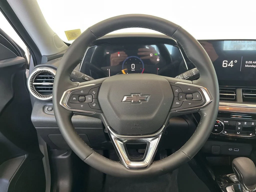 New 2025 Summit White Chevrolet ACTIV image 5