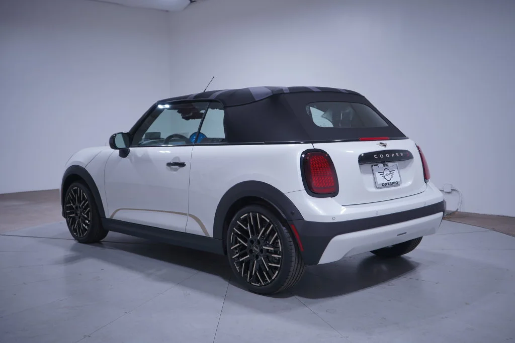 Used 2026 White Metallic MINI Iconic image 3