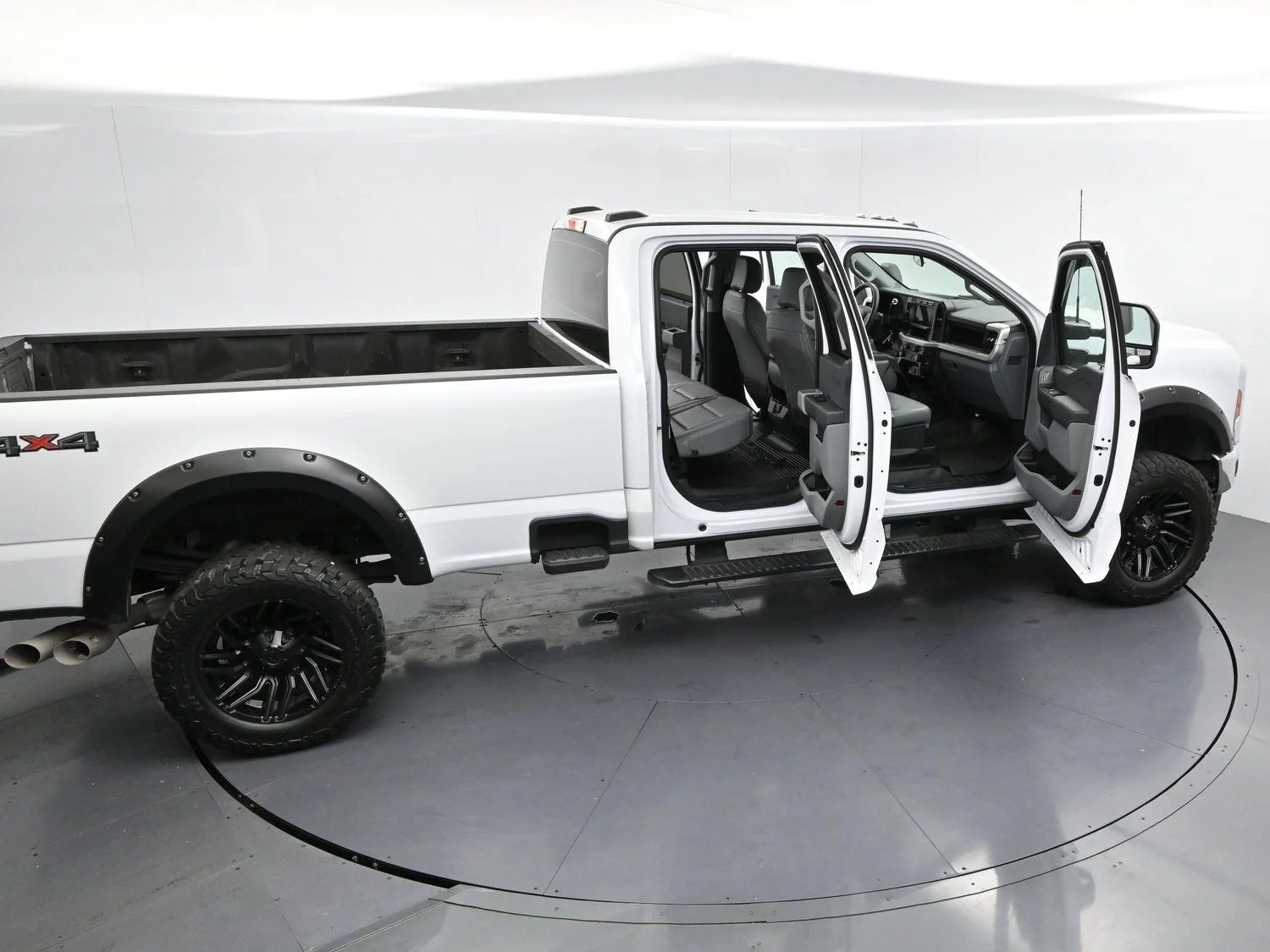 Used 2023 Oxford White Ford XL image 37
