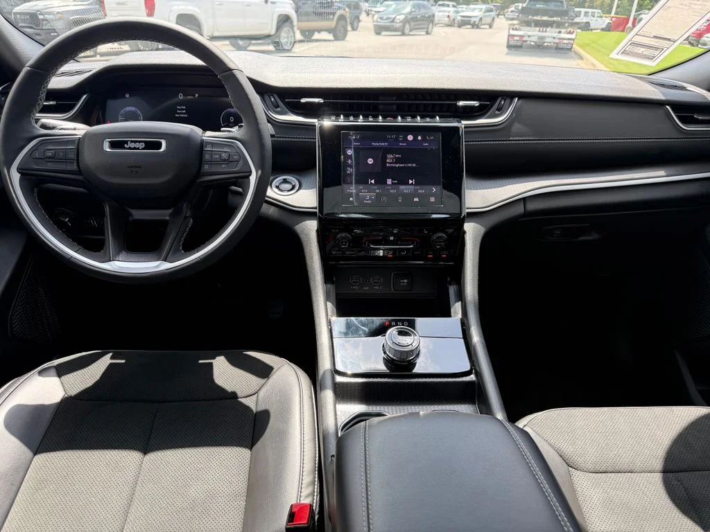 Used 2025  Jeep Altitude X image 7
