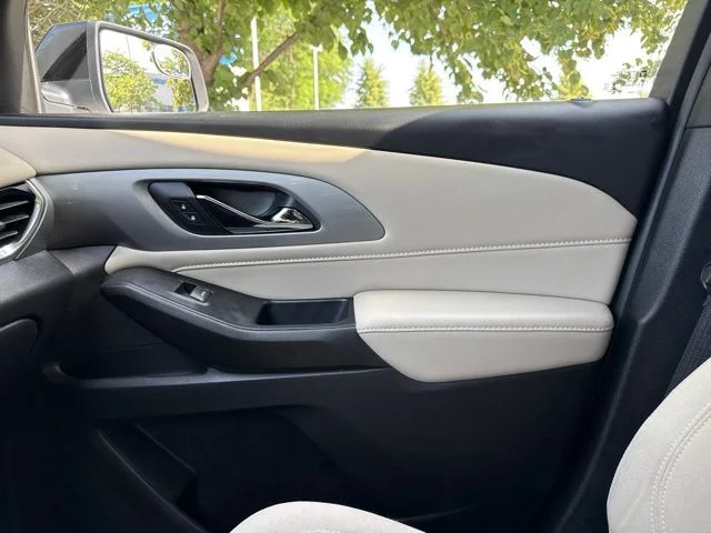 Used 2022 White Chevrolet LS image 31