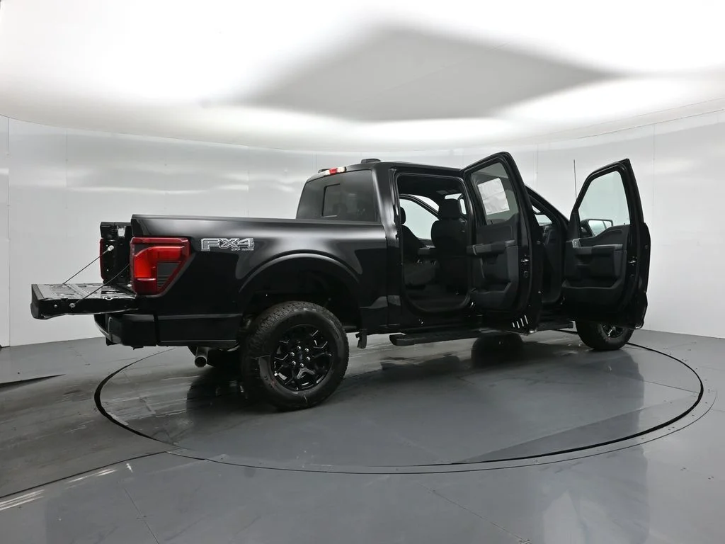 New 2026 Agate Black Metallic Ford XLT image 5