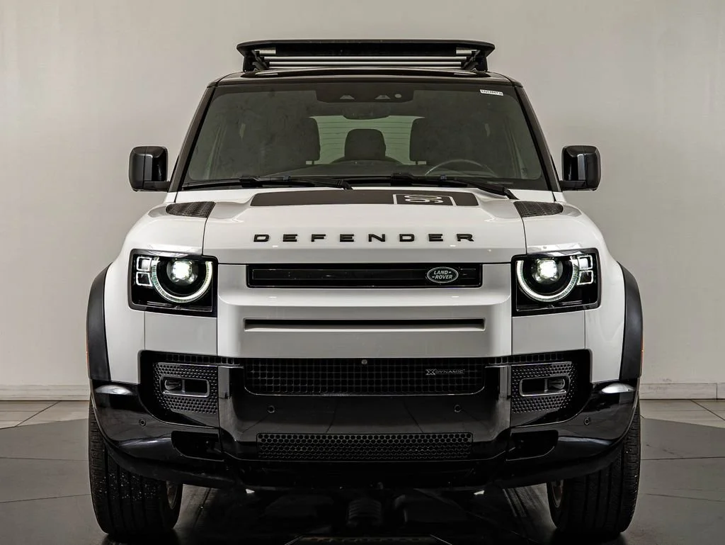 Used 2023 White Land Rover X-Dynamic SE image 2