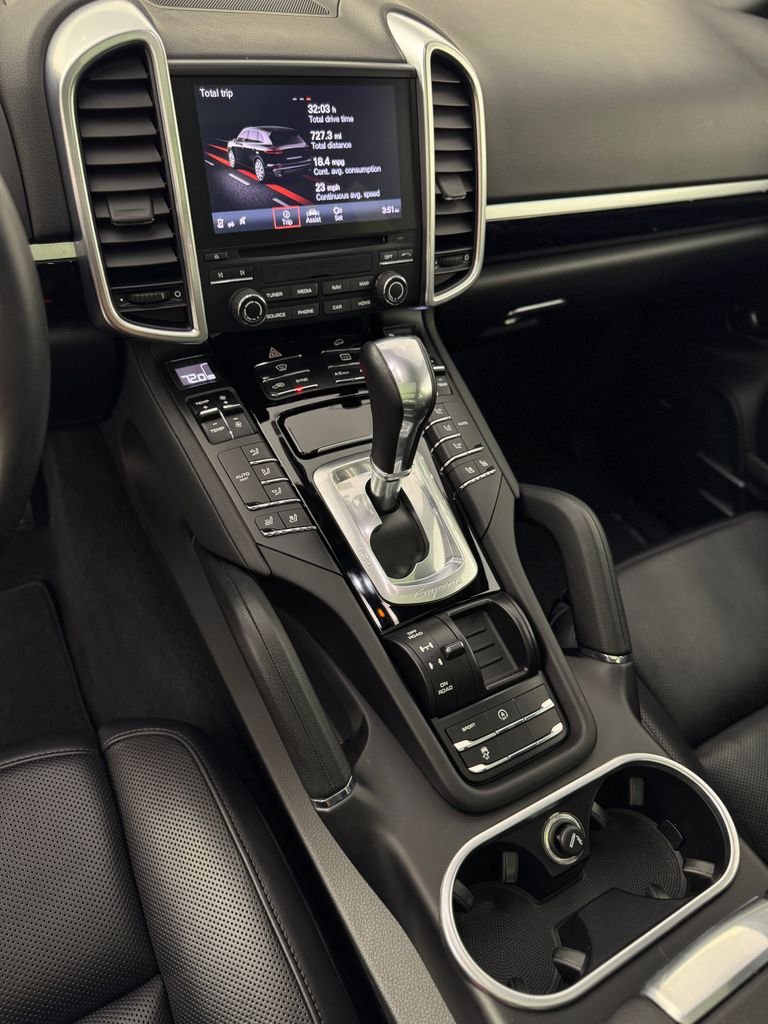 Used 2018 Moonlight Blue Metallic Porsche Base image 17