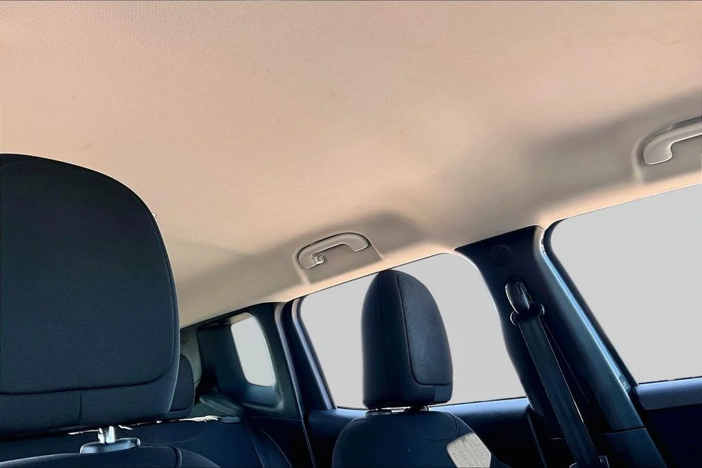 Used 2018 Gray Jeep Sport image 17