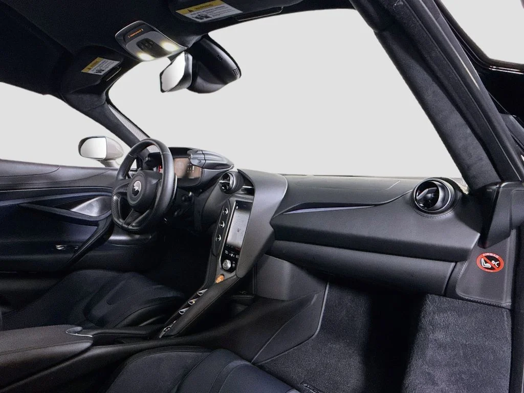 Used 2025 Blade Silver McLaren Coupe image 15