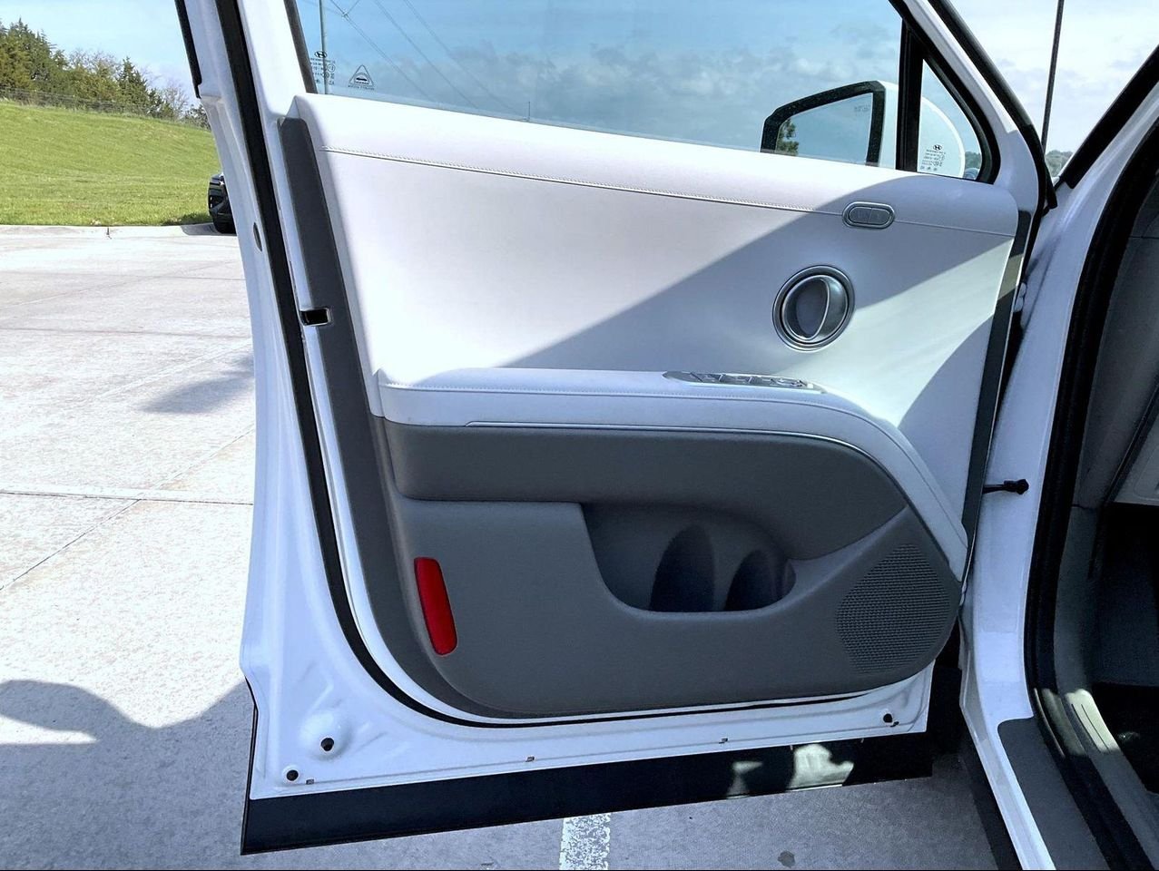 New 2026 White Hyundai SEL Premium image 10