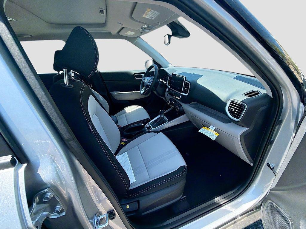 New 2026 Shimmering Silver Hyundai SEL image 19